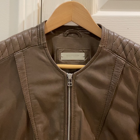 Danier Leather Jacket- walnut brown size 2TP - Picture 3 of 6